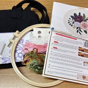 Art Embroidery Kit with Floral Pattern and Threads Including Tote Bag to Create
